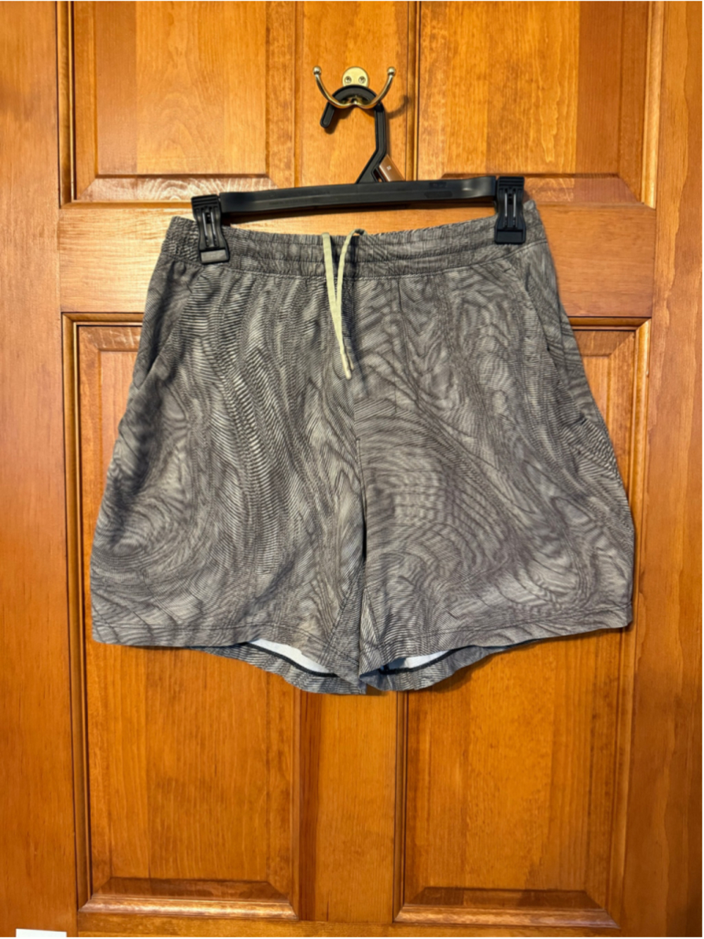 Men's Lululemon Pace Breaker Athletic Shorts Size S Grey Green Wave